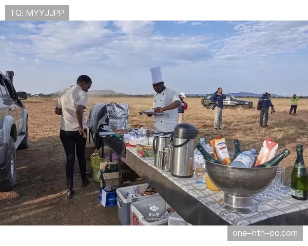 拉莫斯晒早餐，刀叉旁那块表的价格让我怀疑人生